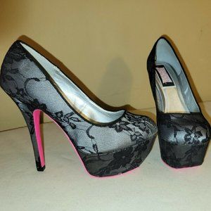 Lattice/Lace black & white pink bottom heels NWOT